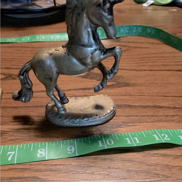 2 brass unicorns. - Picture 2 of 7